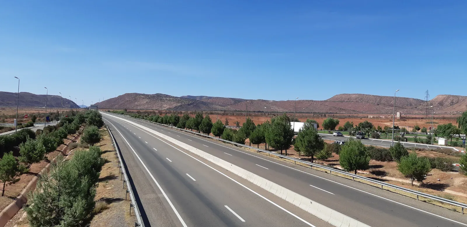 Strada principale sull’asse autobus Marrakech–Agadir